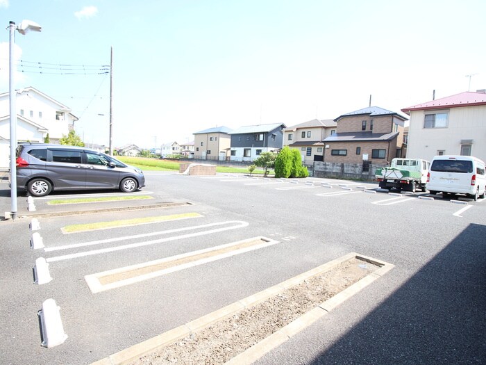物件外観写真4　(駐車場)