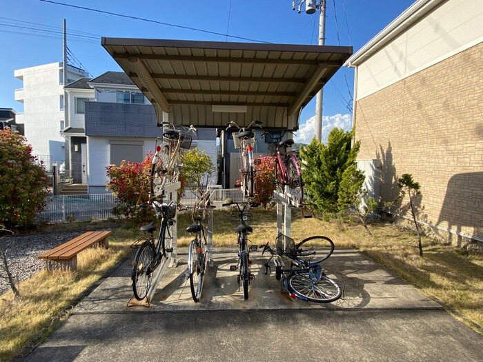 物件外観写真5　(駐輪場)