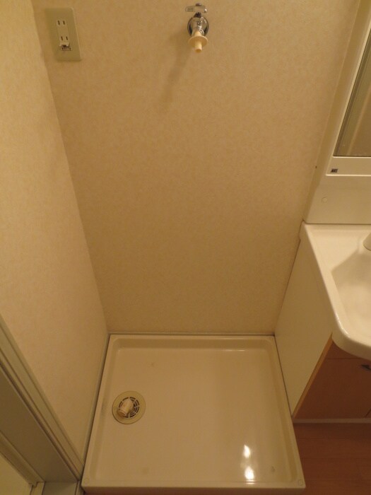 物件内観写真13　(洗濯機置場)