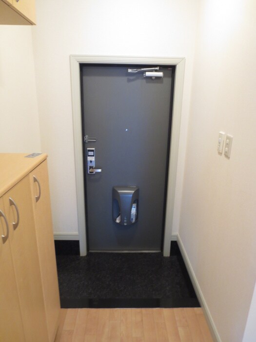 物件内観写真15　(玄関)