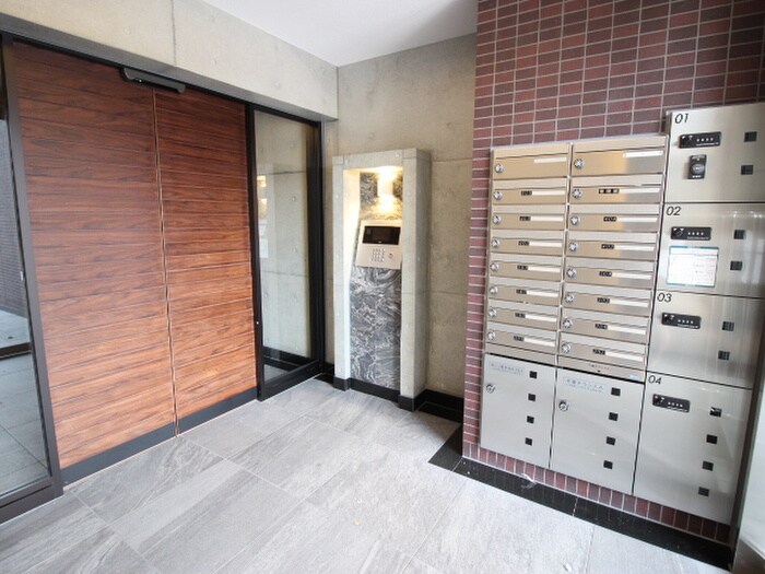 物件外観写真3　(エントランス部分)