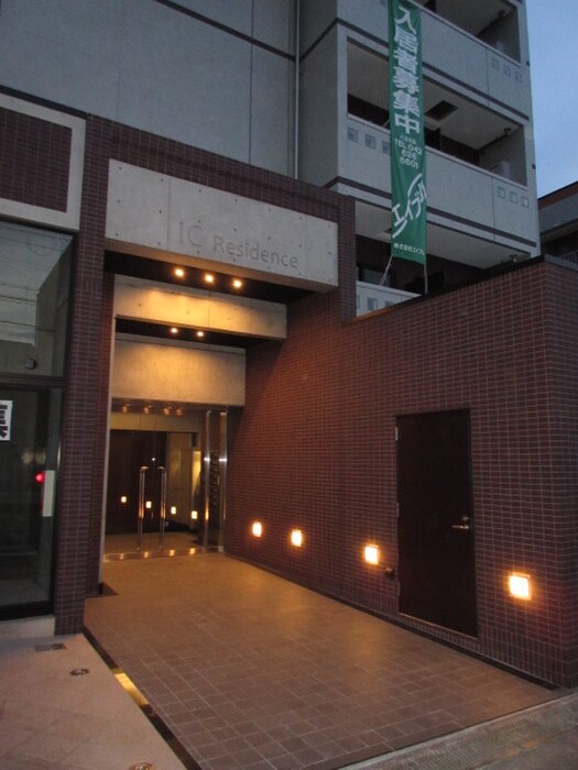 物件外観写真5　(エントランス部分)