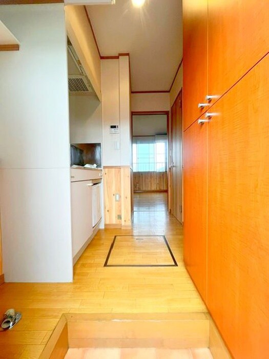 物件内観写真6　(玄関)