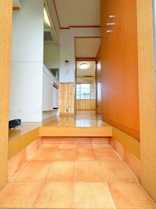 物件内観写真8　(玄関)