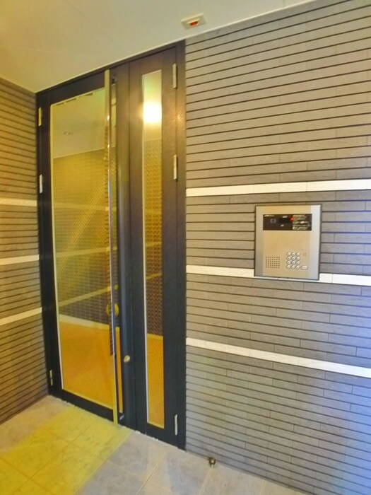 物件外観写真4　(エントランス部分)