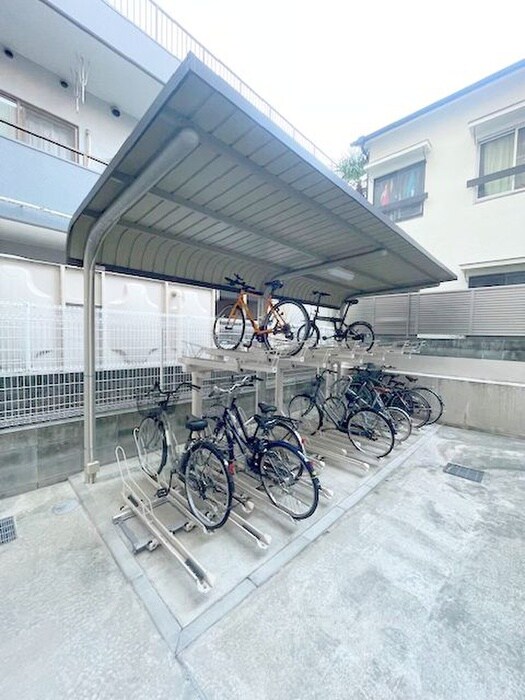 物件外観写真2　(駐輪場)
