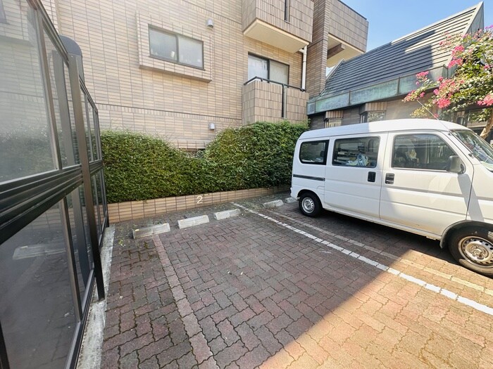 物件外観写真3　(駐車場)