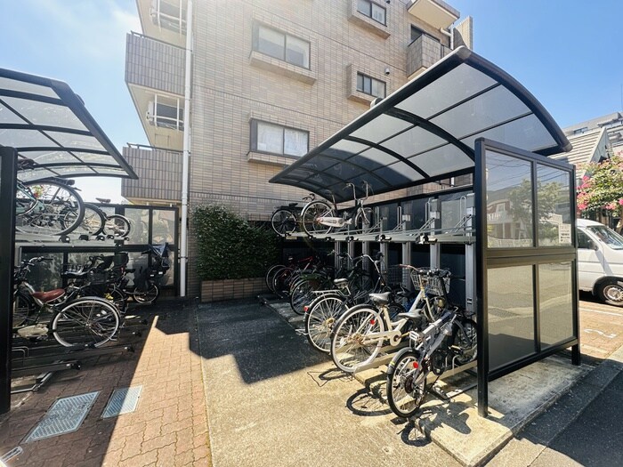 物件外観写真4　(駐輪場)