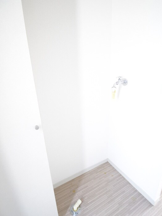 物件内観写真14　(洗濯機置場)