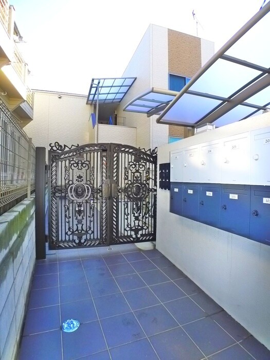 物件外観写真4　(エントランス部分)