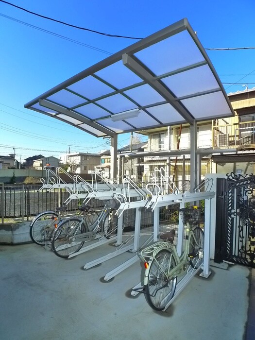 ＳＯＬＥＩＬ　ＭＡＴＳＵＤＯの駐輪場