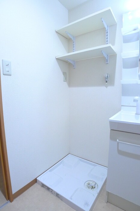 物件内観写真18　(洗濯機置場)