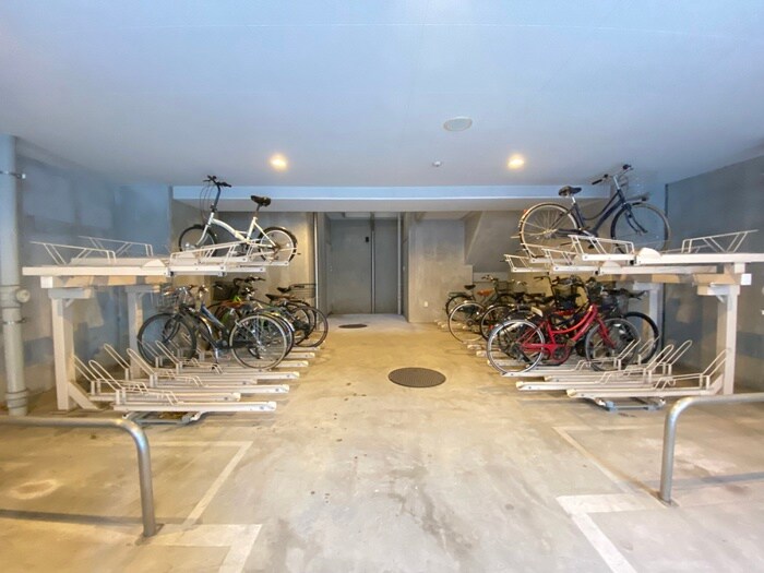 物件外観写真4　(駐輪場)