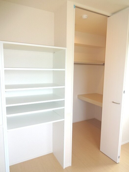 物件内観写真5　(収納)