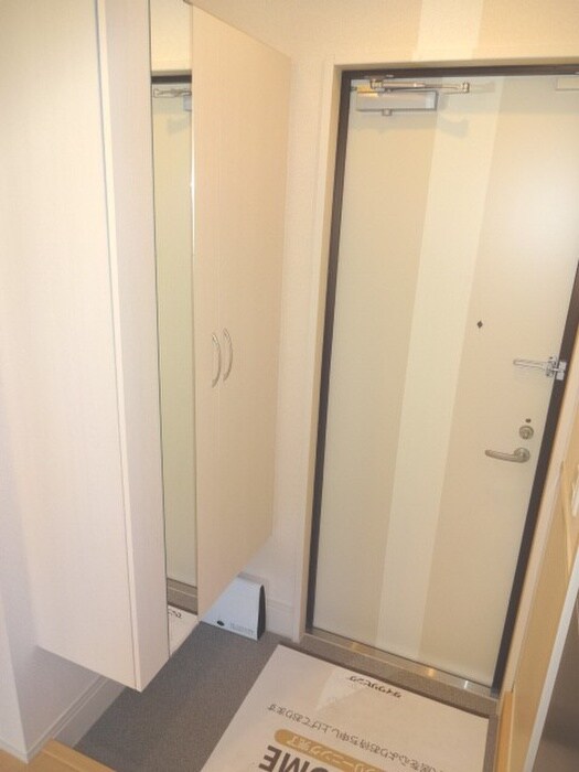 物件内観写真13　(玄関)