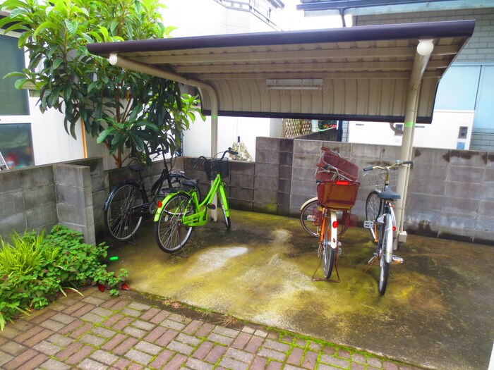 物件外観写真2　(駐輪場)