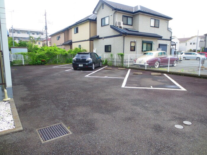 物件外観写真4　(駐車場)