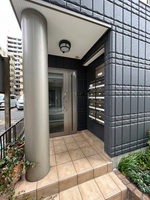 物件外観写真3　(エントランス部分)