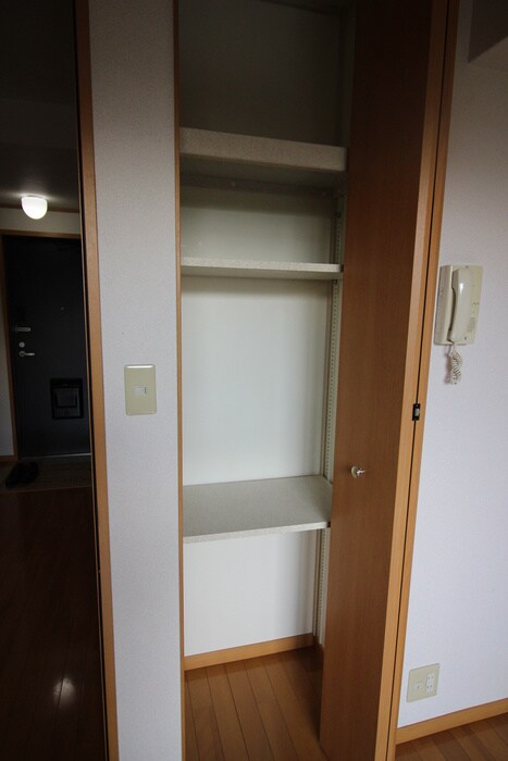 物件内観写真15　(収納)