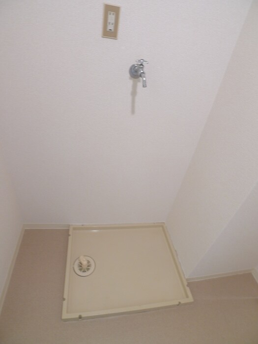 物件内観写真8　(洗濯機置場)