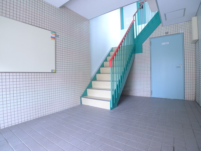 物件外観写真6　(エントランス部分)