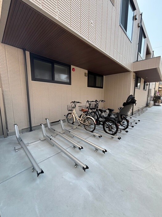 物件外観写真6　(駐輪場)