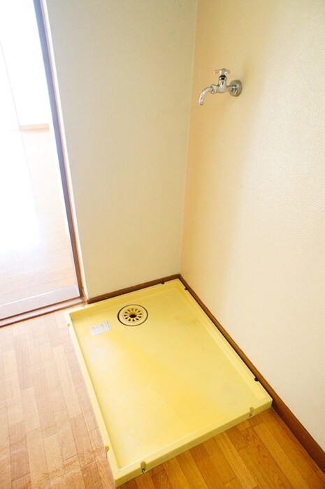 物件内観写真6　(洗濯機置場)