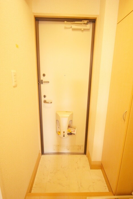 物件内観写真7　(玄関)