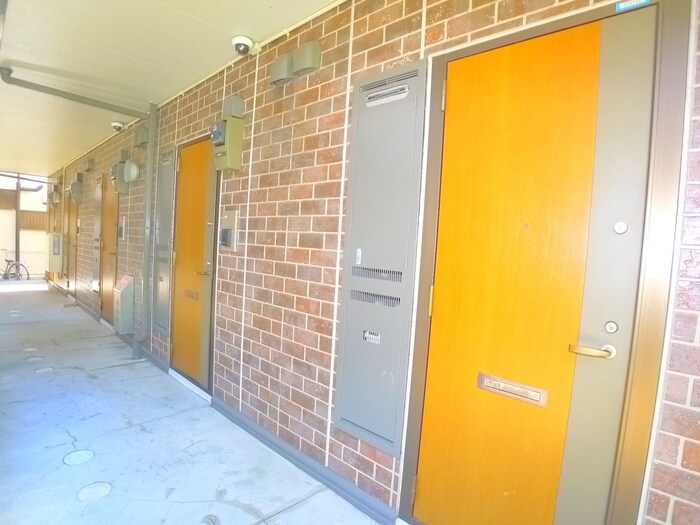 物件外観写真6　(エントランス部分)