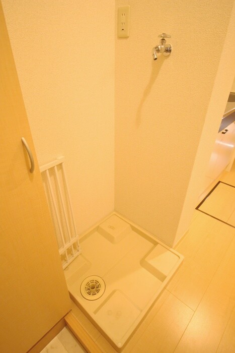 物件内観写真12　(洗濯機置場)