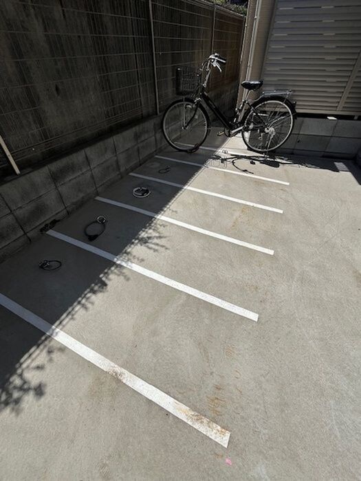 物件外観写真6　(駐輪場)