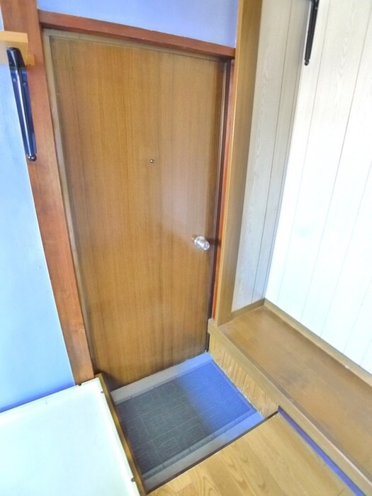 物件内観写真5　(玄関)