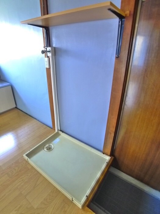 物件内観写真6　(洗濯機置場)