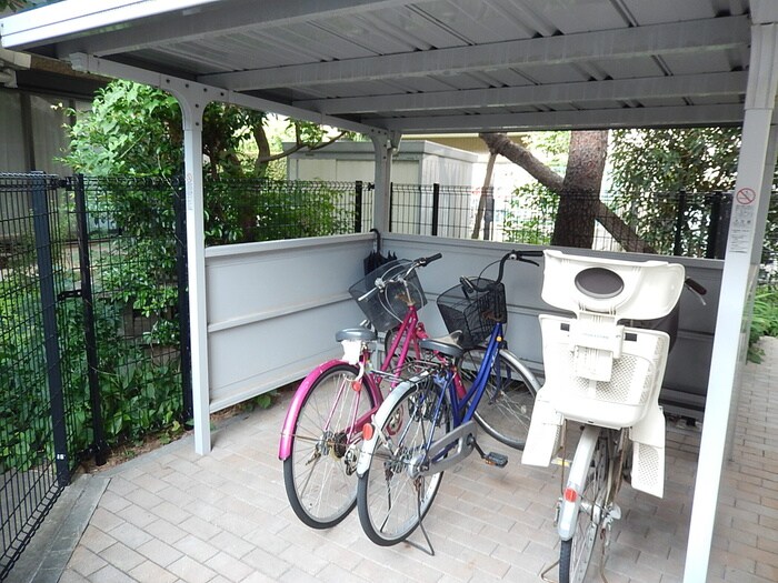 物件外観写真4　(駐輪場)