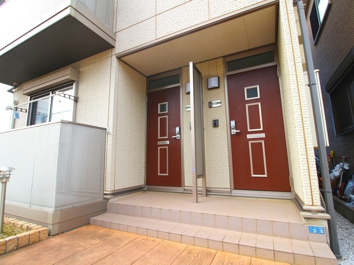 物件外観写真3　(エントランス部分)