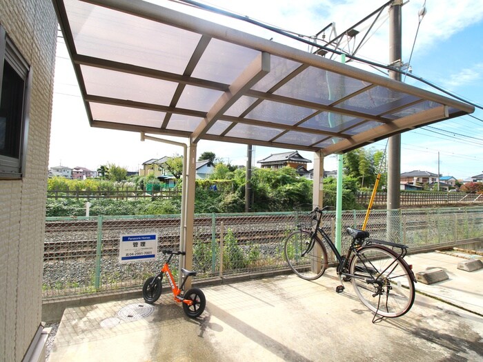 物件外観写真5　(駐輪場)