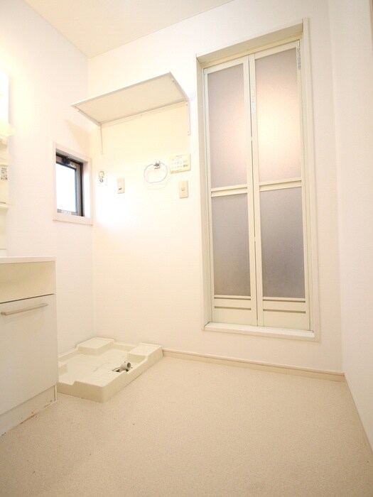 物件内観写真11　(洗濯機置場)