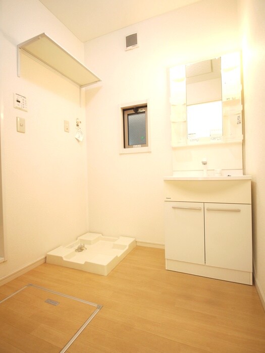 物件内観写真14　(洗濯機置場)