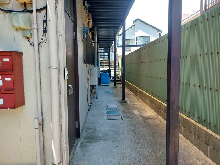 物件外観写真3　(エントランス部分)