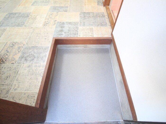 物件内観写真16　(玄関)