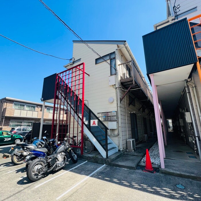 物件外観写真3　(エントランス部分)