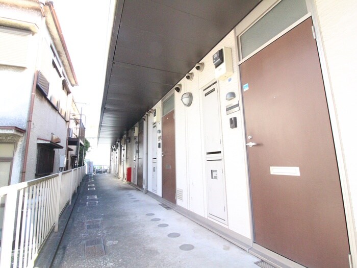 物件外観写真4　(エントランス部分)