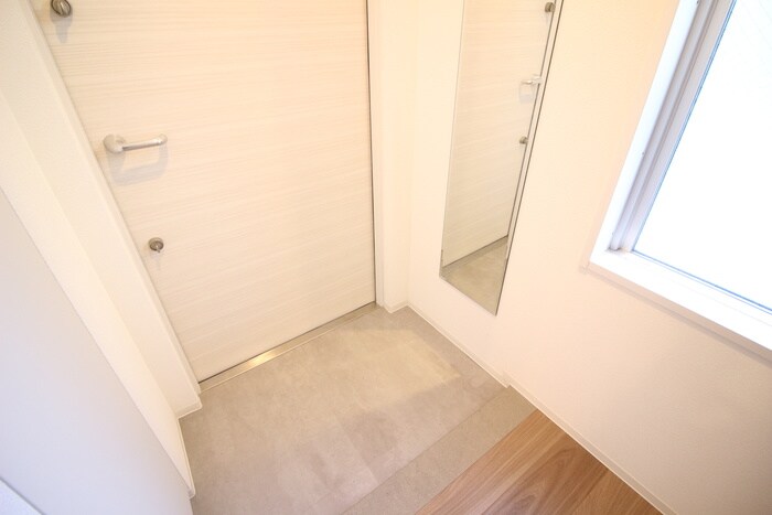 物件内観写真13　(玄関)