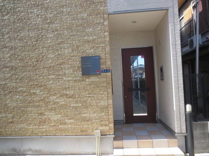 物件外観写真3　(エントランス部分)
