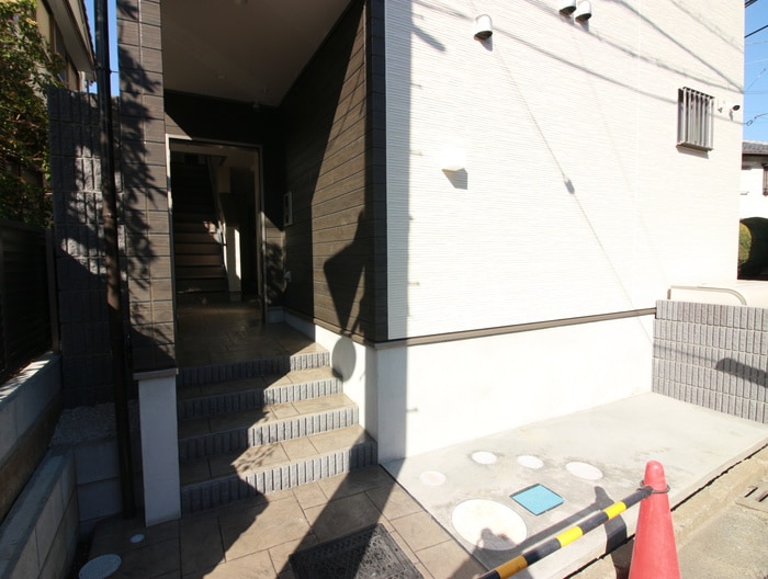 物件外観写真5　(エントランス部分)