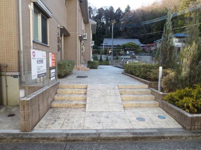 物件外観写真4　(エントランス部分)