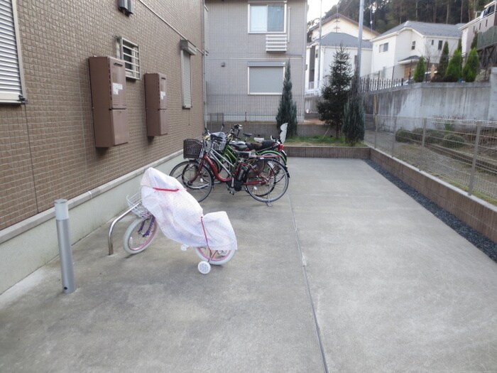 物件外観写真5　(駐輪場)