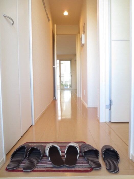 物件内観写真13　(玄関)