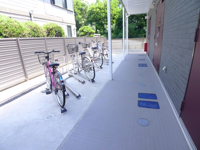 物件外観写真2　(駐輪場)