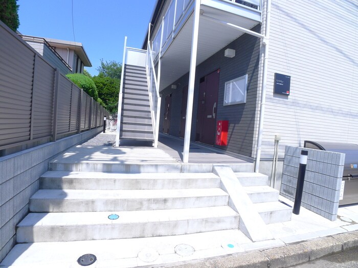 物件外観写真5　(エントランス部分)